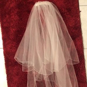 Richard Designs Scalloped Edge Veil